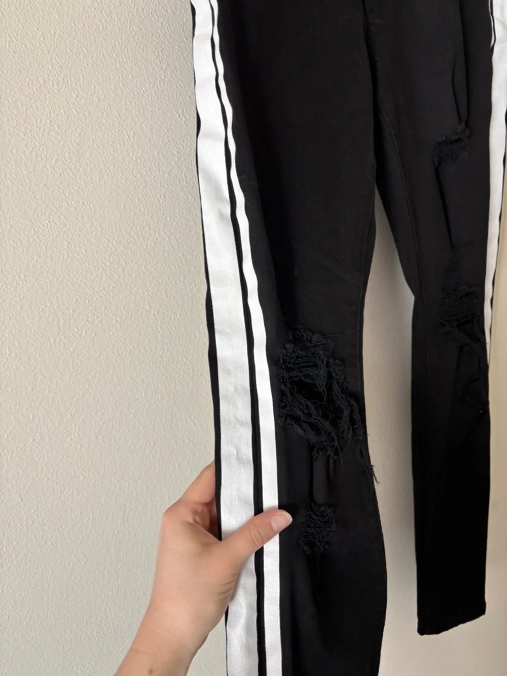AMIRI Men's Jet Black Denim Distressed Jeans with White Side Stripes Size 31